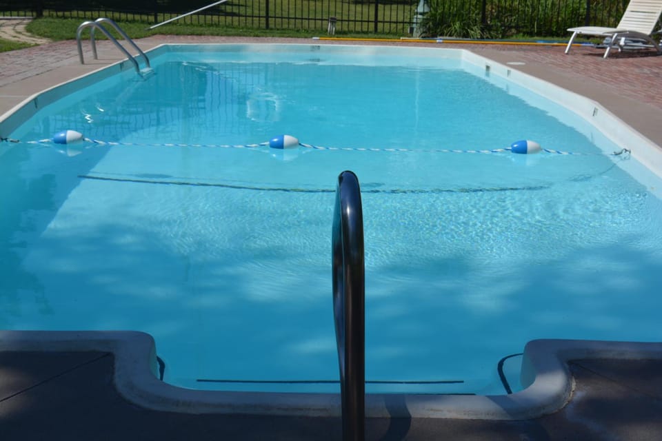 Swimming pool, Swimming pool