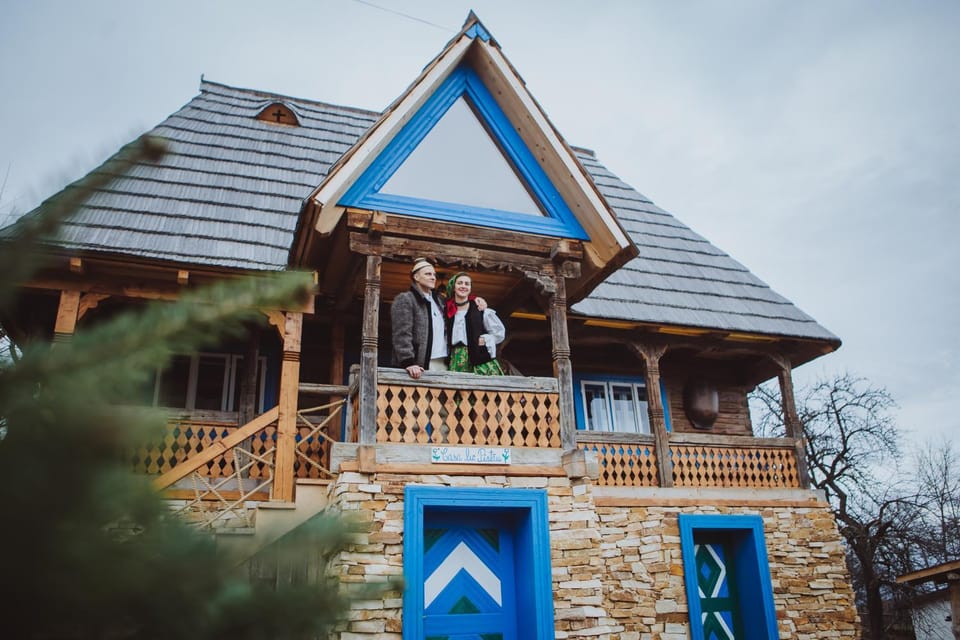 Property building, Facade/entrance, Winter, Family