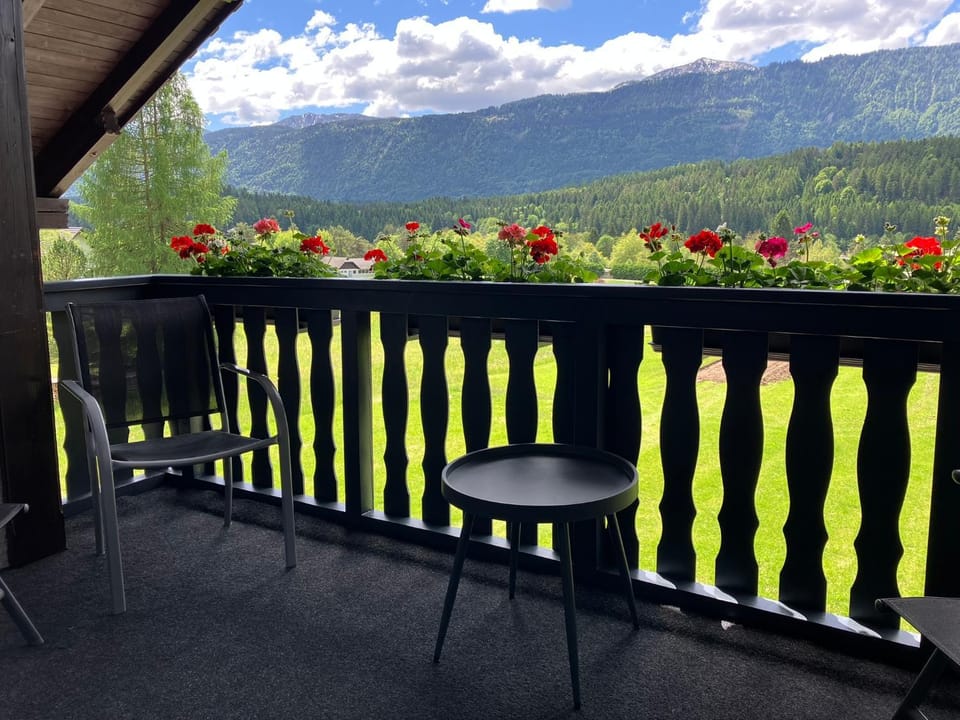 Balcony/Terrace, Mountain view