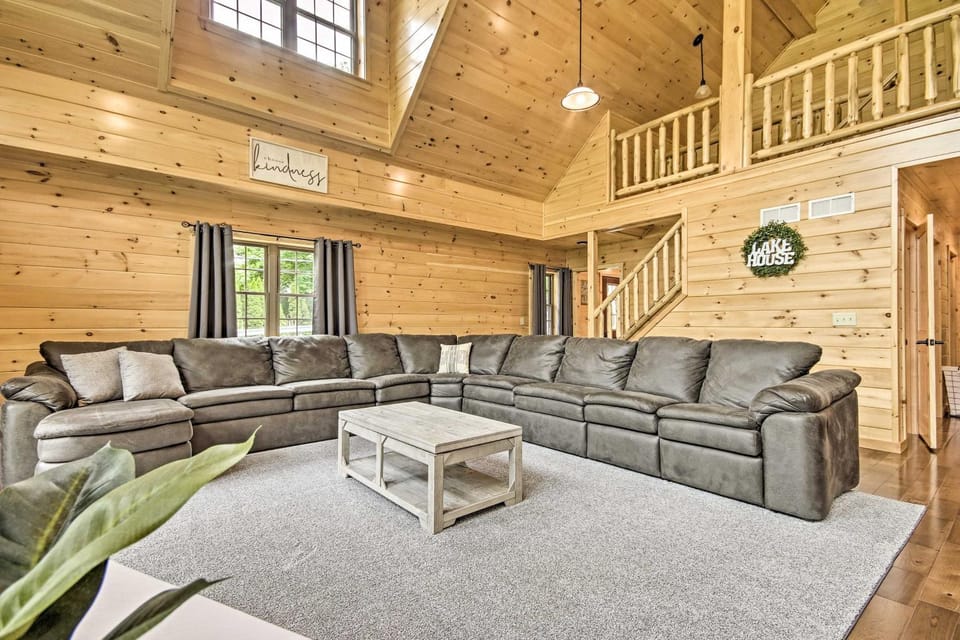 Lake View & Hot Tub: Wrightsville Cabin! Cabin in Pennsylvania
