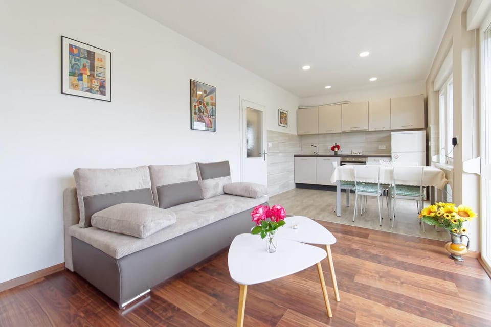 Living room, Dining area, kitchen