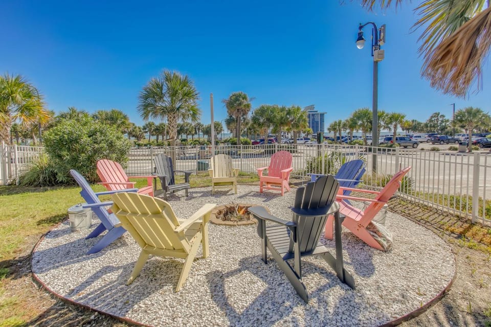 Walk to Pier: Coastal Gem w/ Views in Myrtle Beach House in Myrtle Beach