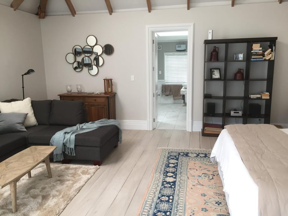 Living room, Photo of the whole room