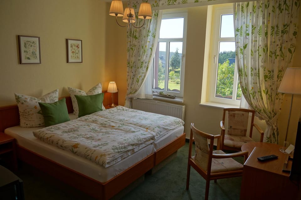 Seating area, Bedroom, Garden view, Mountain view
