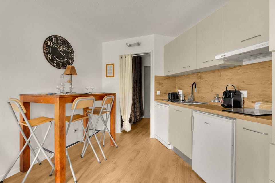Dining area, Meals