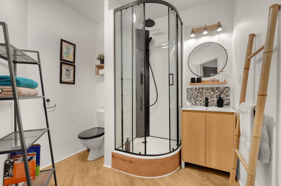 Shower, Toilet, Bathroom
