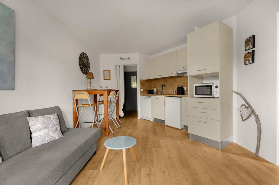 Kitchen or kitchenette, kitchen