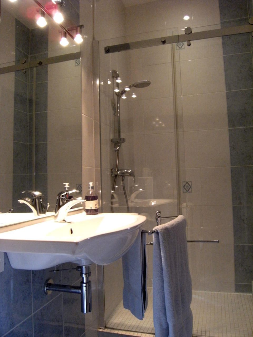 Shower, Toilet, Bedroom, towels