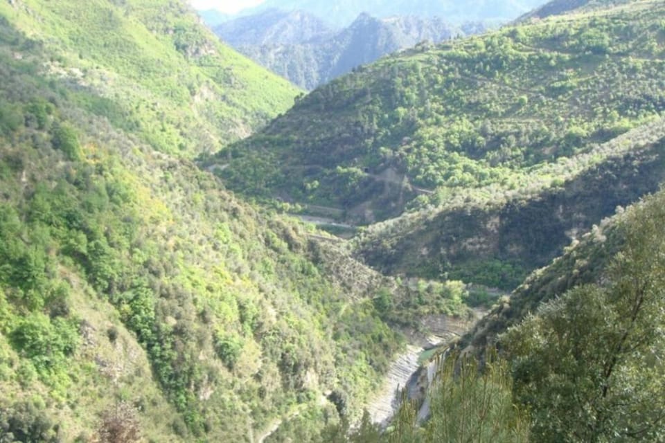 Nearby landmark, Natural landscape