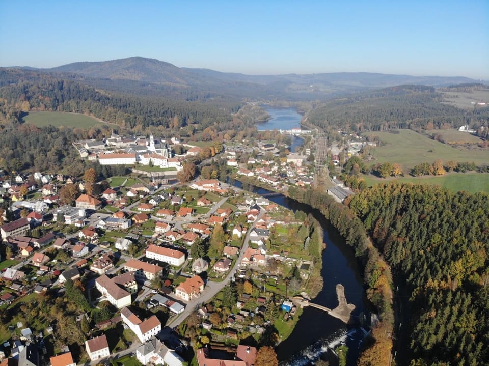 Day, Neighbourhood, Hiking, Autumn, Lake view, Landmark view