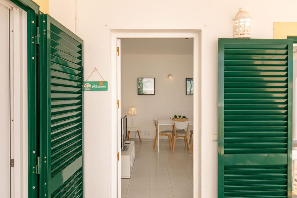 Cozy and sunny villa just some steps from the sea Villa in Luz