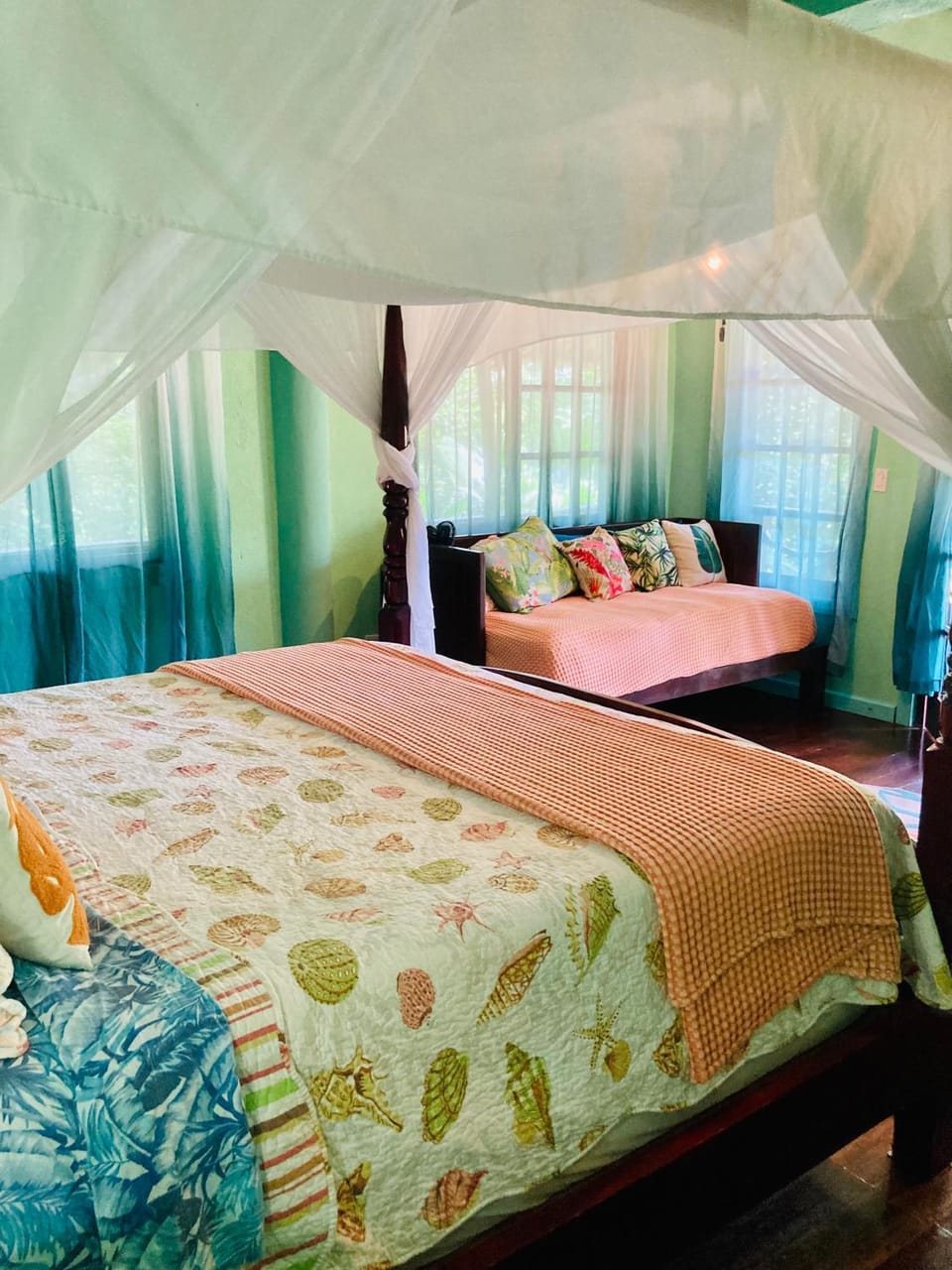 Dolphin Bay Hideaway Bed and Breakfast in Bocas del Toro Province