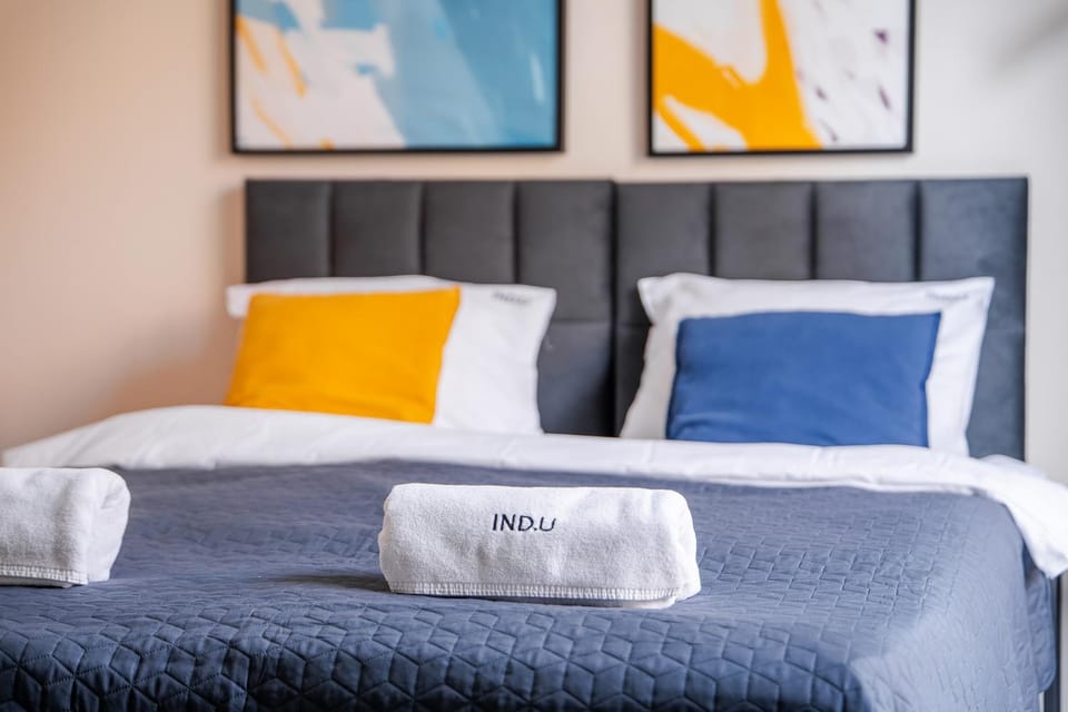 Bed, Photo of the whole room, Bedroom, towels