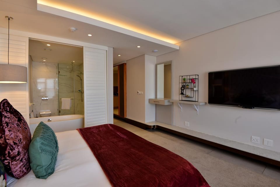 Bed, TV and multimedia, Bedroom