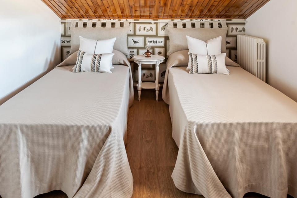 Bed, Photo of the whole room