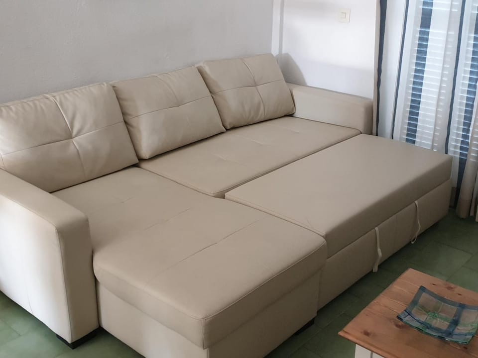 Bed, Living room