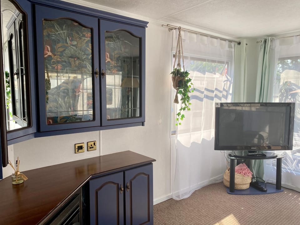 Communal lounge/ TV room, Evening entertainment