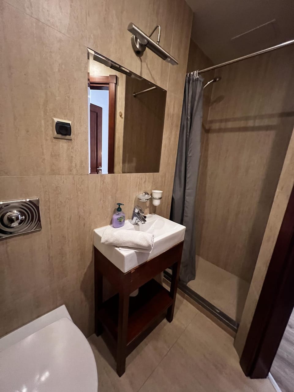 Shower, Toilet, Bathroom, towels