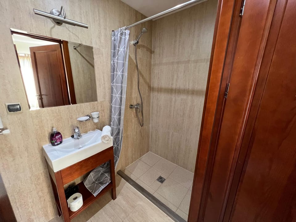 Shower, Bathroom, towels