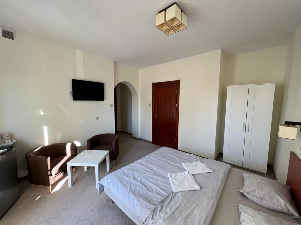 Bed, Photo of the whole room, Bedroom, towels, wardrobe