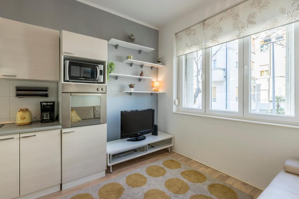 Communal lounge/ TV room, TV and multimedia, Living room, Seating area