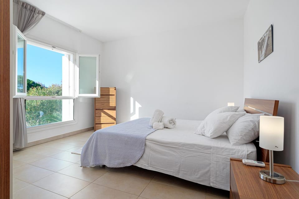 Living room, Bedroom