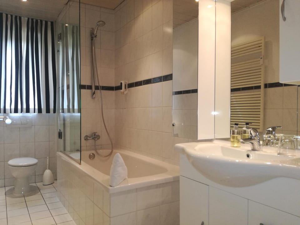 Toilet, Bathroom, Bath