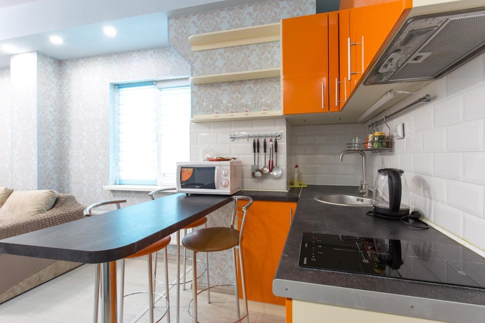 Kitchen or kitchenette, Dining area, minibar, stove