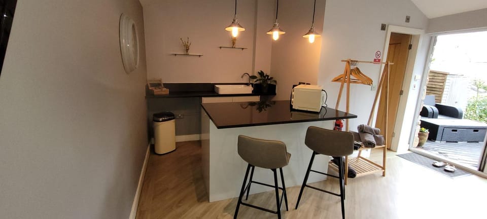 Dean Clough Lodge - Contemporary self contained studio Apartment in Blackburn