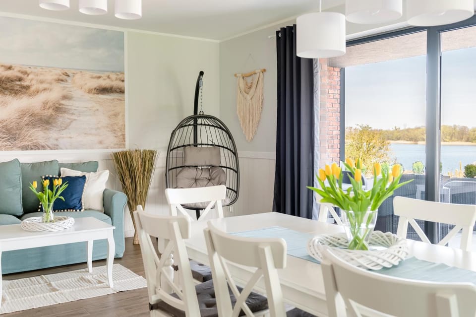 View (from property/room), Balcony/Terrace, Living room, Seating area, Dining area