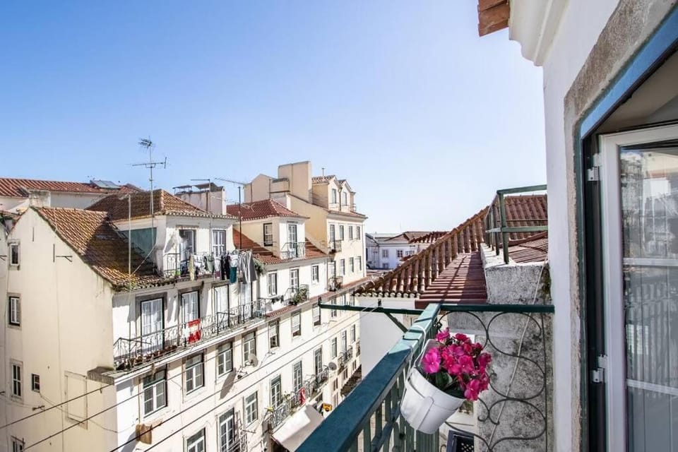 Alfama Best Balcony Apartment in Lisbon