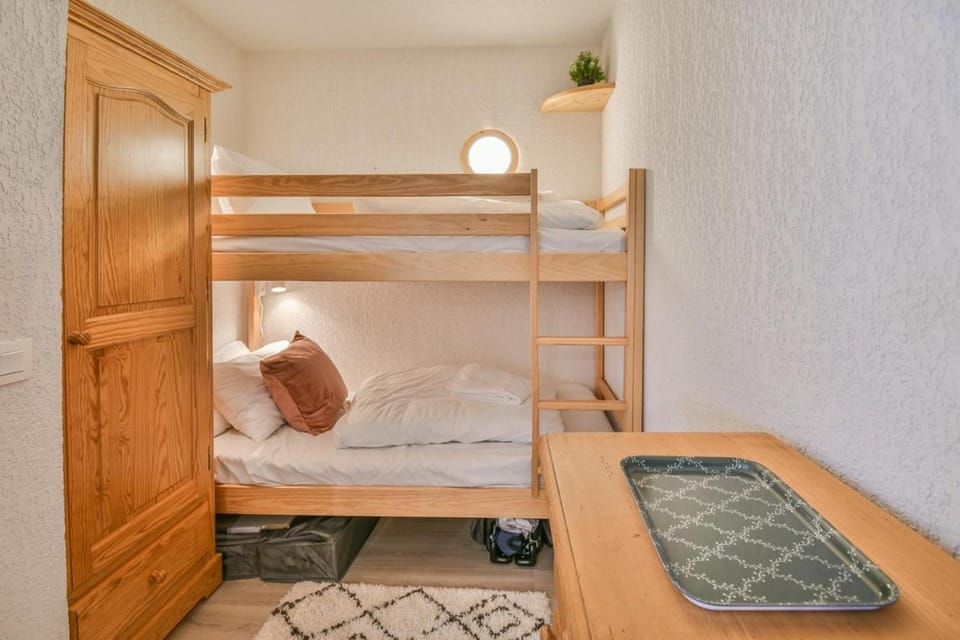 Bed, Bedroom, bunk bed