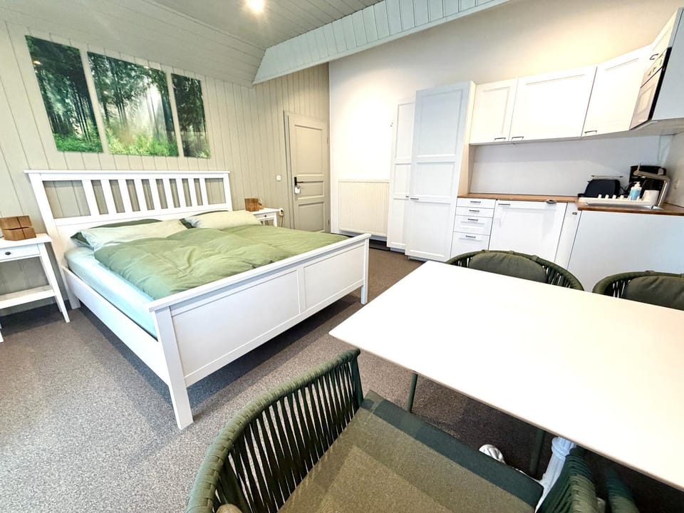 Bed, Kitchen or kitchenette, Photo of the whole room