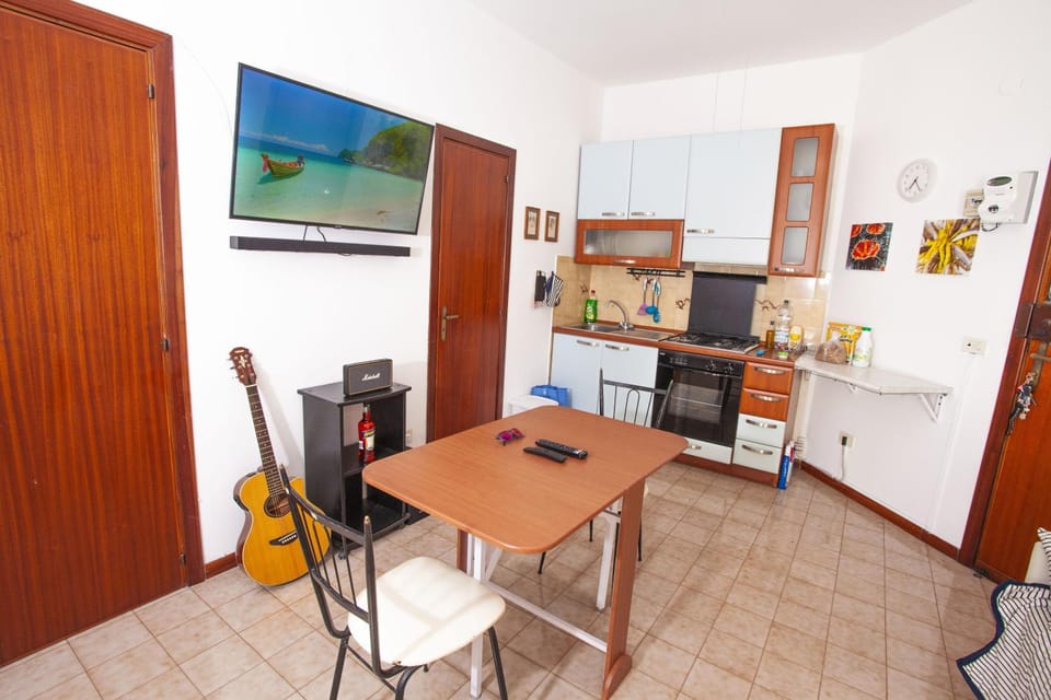 Kitchen or kitchenette, Living room