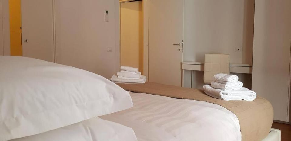 Restored Apartment - Stunning Pantheon View Apartment in Rome
