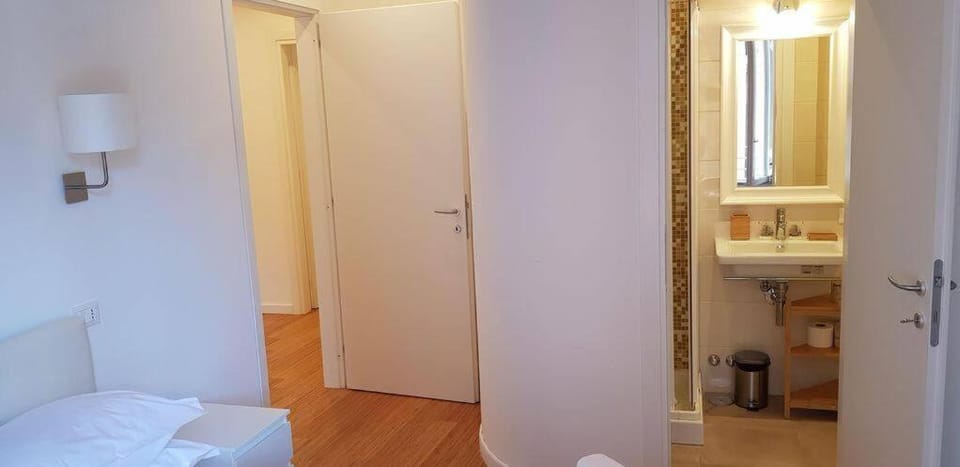 Restored Apartment - Stunning Pantheon View Apartment in Rome