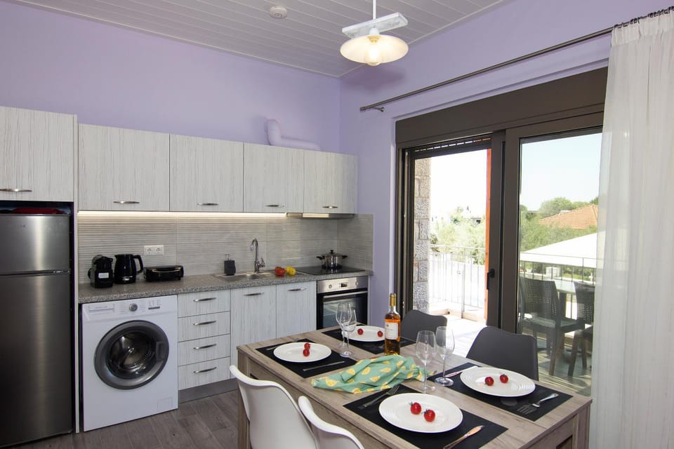 Coffee/tea facilities, Kitchen or kitchenette, pet friendly, stove, washing machine