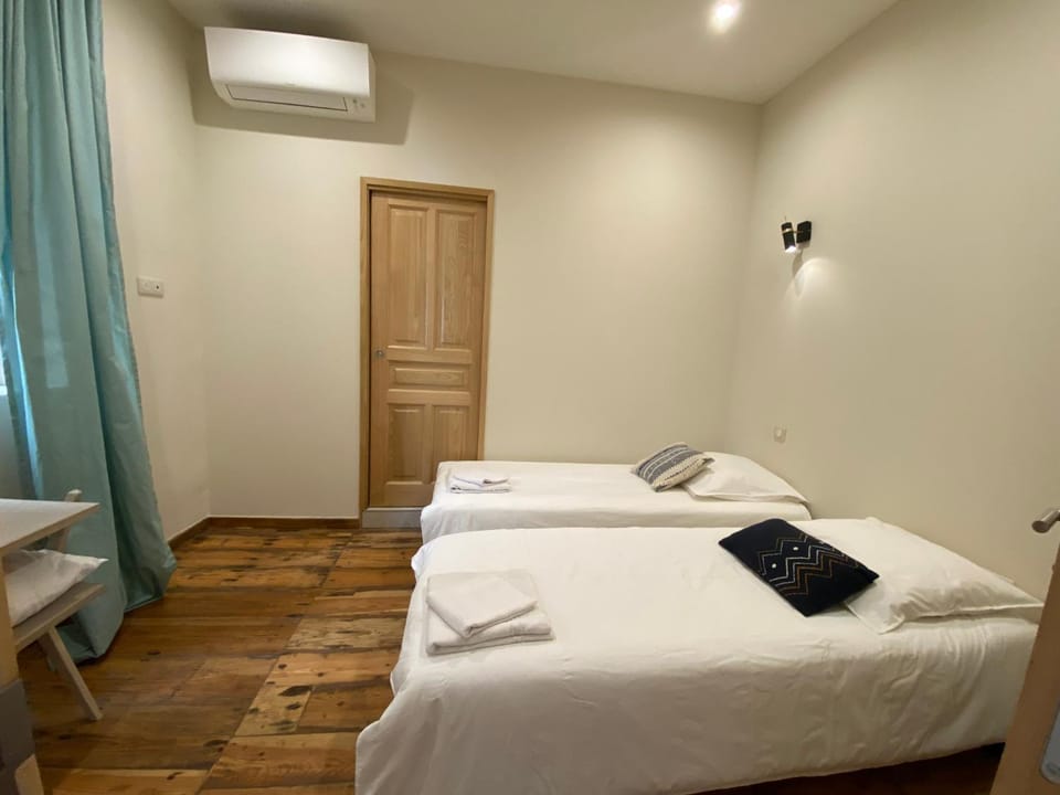 Bed, Bedroom, towels, air conditioner