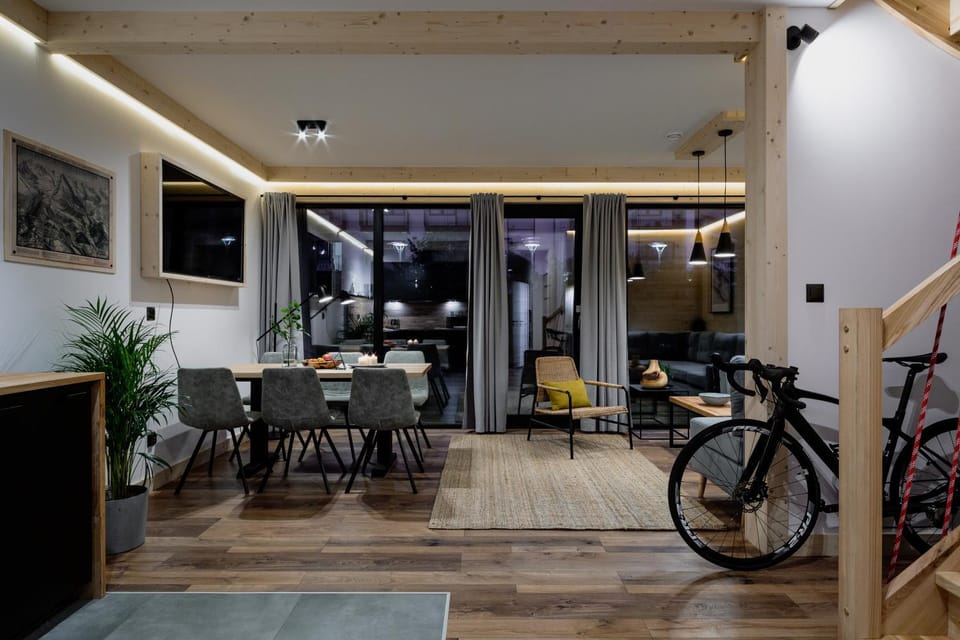 TV and multimedia, Kitchen or kitchenette, Living room, Seating area, Dining area, Garden view