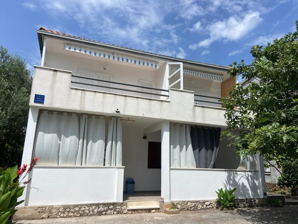 Property building, Day
