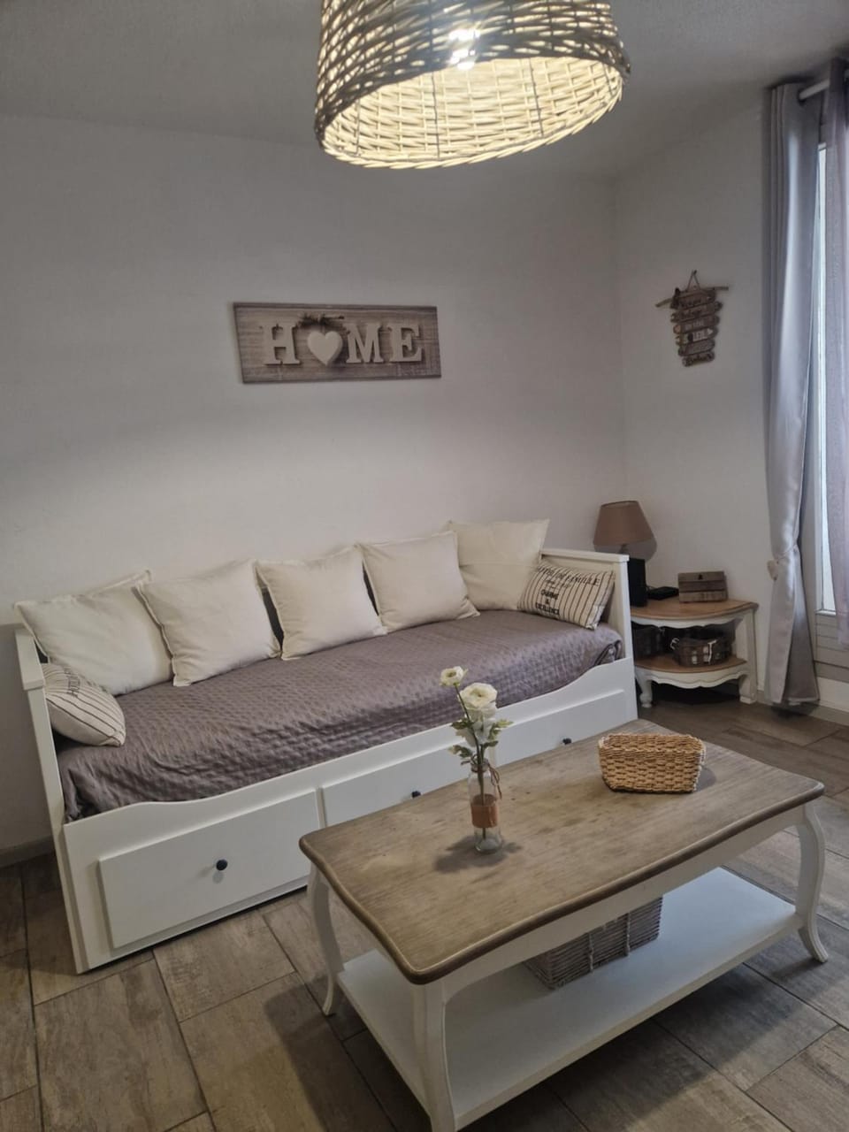Bed, Living room, Seating area