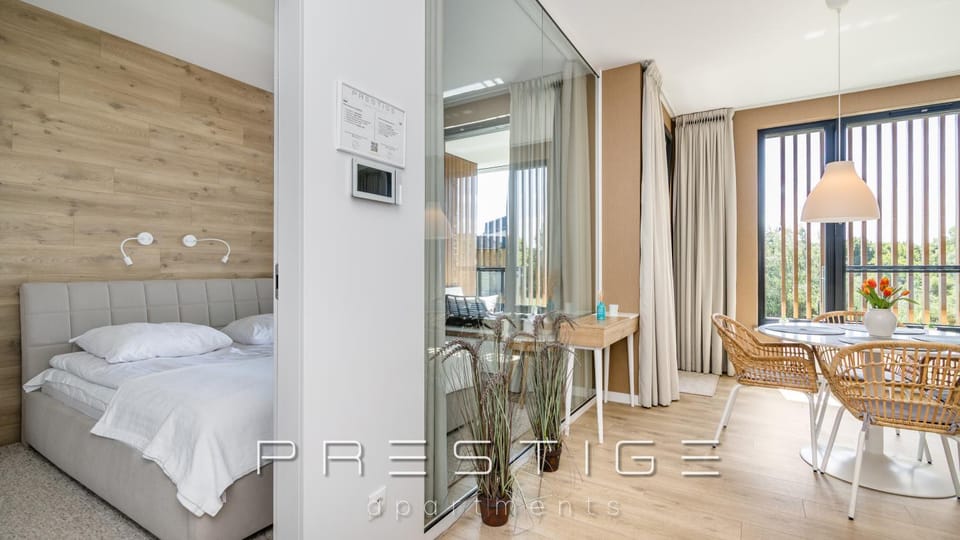 Bed, Photo of the whole room, Seating area, Bedroom