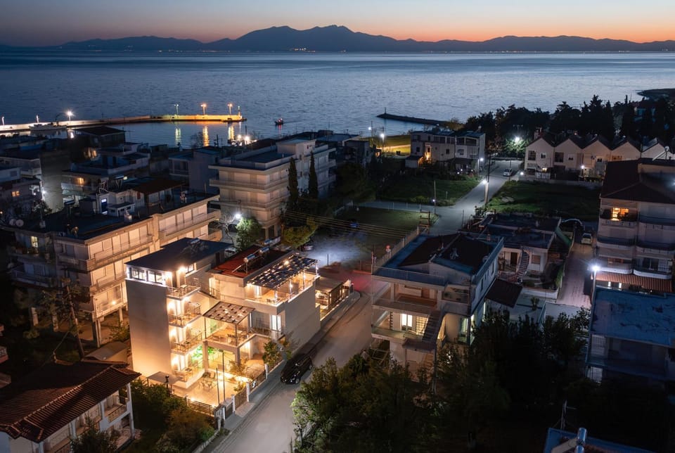 Property building, Nearby landmark, Night, Neighbourhood, Natural landscape, Bird's eye view, City view, Mountain view, Sea view, Street view, Location