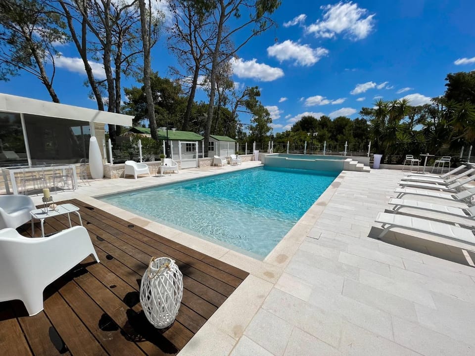 Pool view, Swimming pool, sunbed