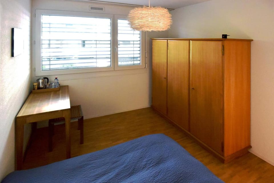 Photo of the whole room, Bedroom, wardrobe