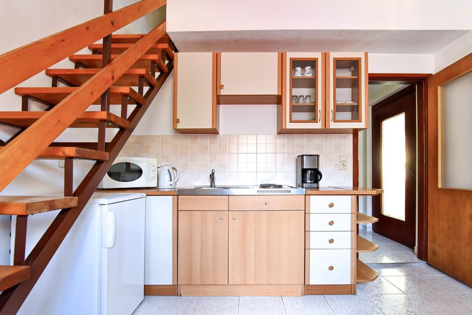 Coffee/tea facilities, Kitchen or kitchenette, Living room, Seating area, Dining area, minibar, toaster