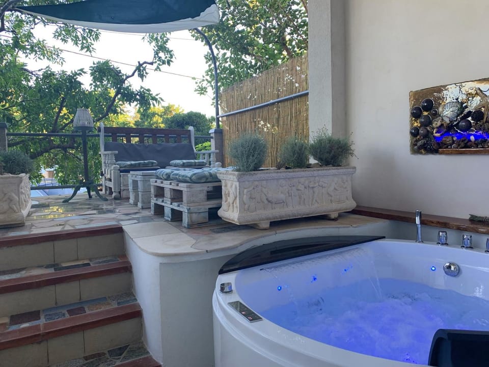 Hot Tub, Balcony/Terrace