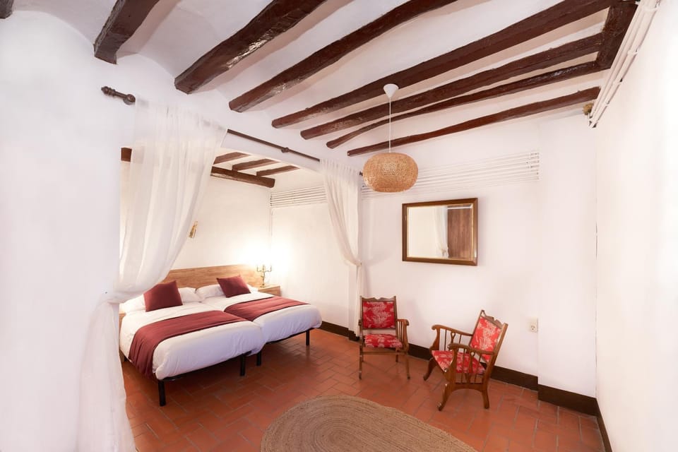 Photo of the whole room, Bedroom