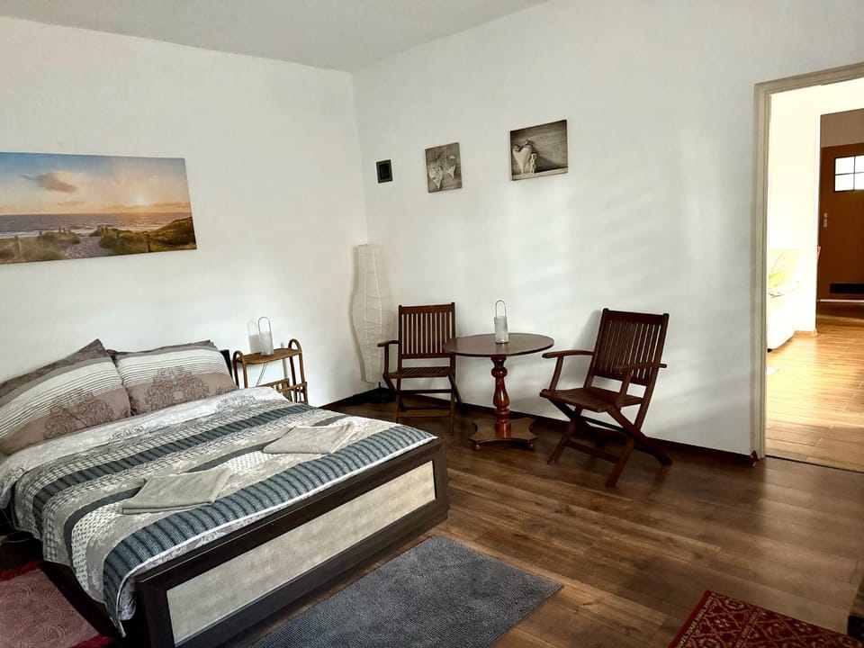 Seating area, Bedroom