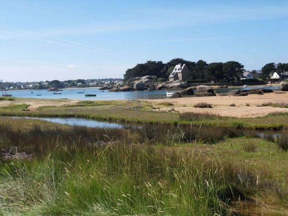 Maison de pêcheur 2** à Trégastel, proche mer avec Wifi, jardin et parking privé - FR-1-542-17 House in Trégastel